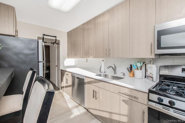 125 Bronx River Road 2C, Yonkers, NY 10704