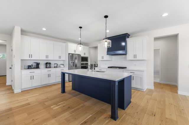 17940 Headwaters Drive, Lakeville, MN 55044