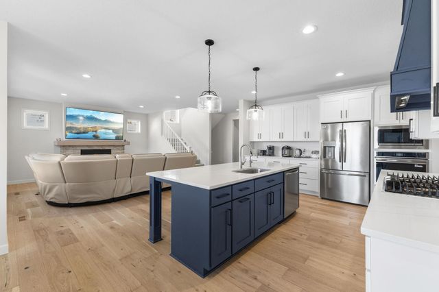 17940 Headwaters Drive, Lakeville, MN 55044