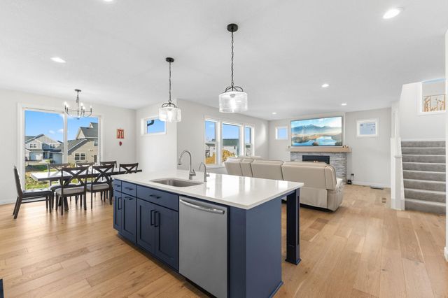 17940 Headwaters Drive, Lakeville, MN 55044