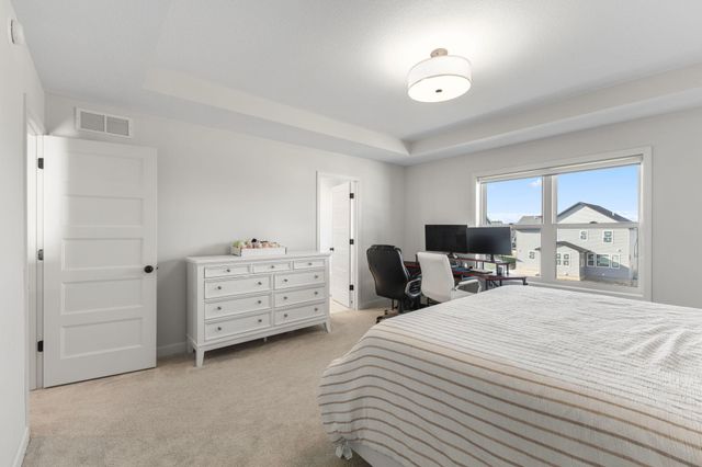 17940 Headwaters Drive, Lakeville, MN 55044