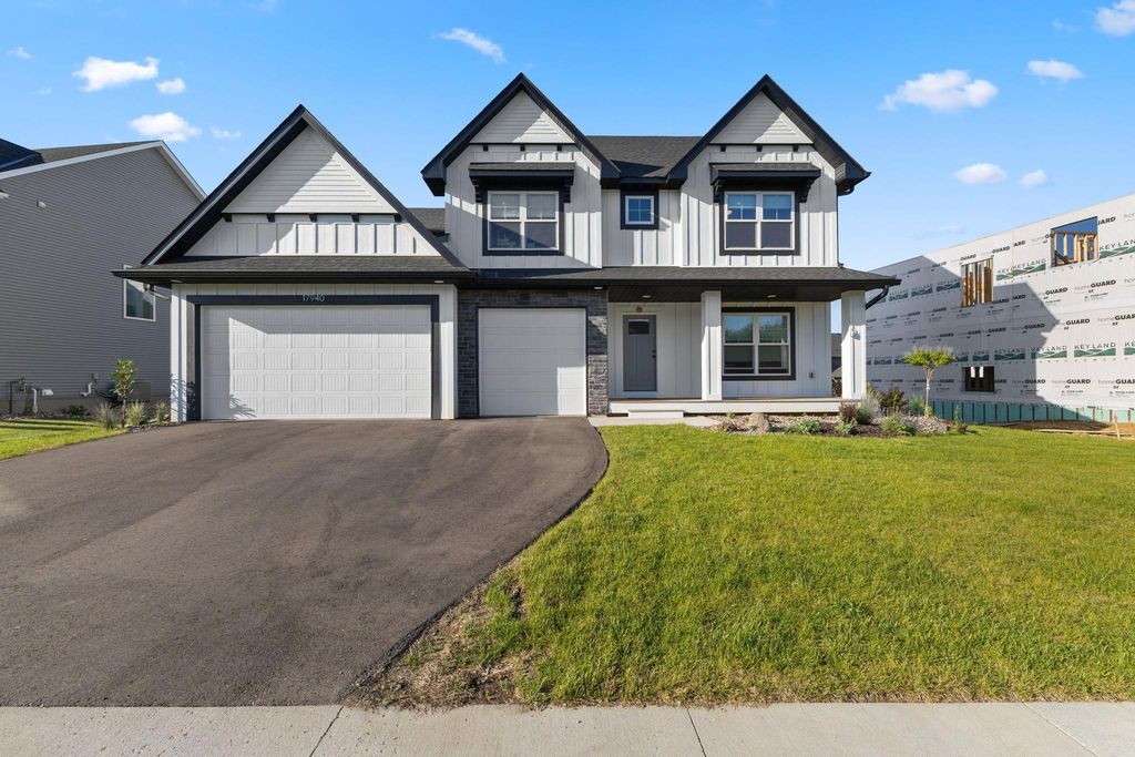 17940 Headwaters Drive, Lakeville, MN 55044
