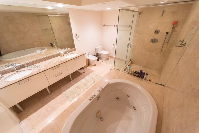 17201 Collins Ave 2104, Sunny Isles Beach, FL 33160