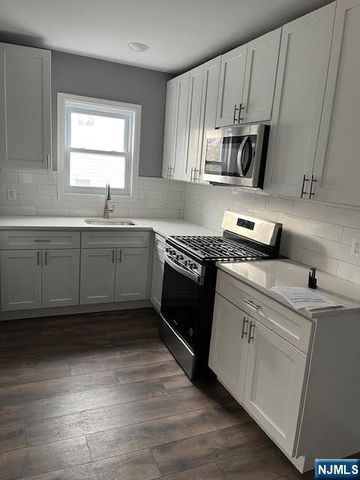 357 Hamilton Avenue 2nd Floor, Paterson, NJ 07501