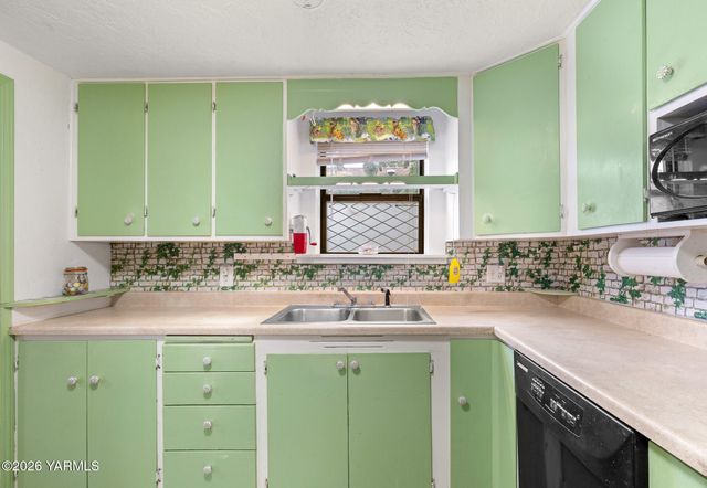 2404 Willow St, Yakima, WA 98902