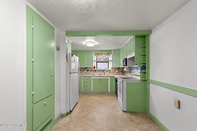 2404 Willow St, Yakima, WA 98902