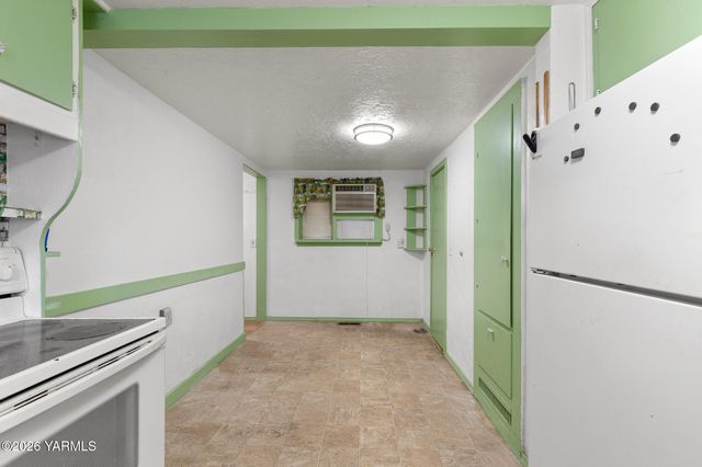 2404 Willow St, Yakima, WA 98902