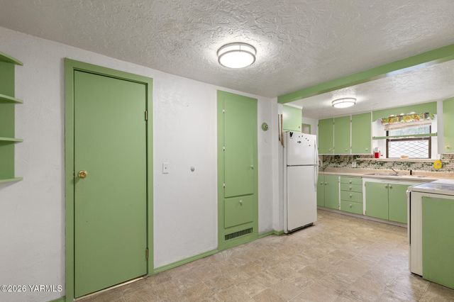 2404 Willow St, Yakima, WA 98902