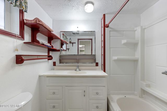 2404 Willow St, Yakima, WA 98902