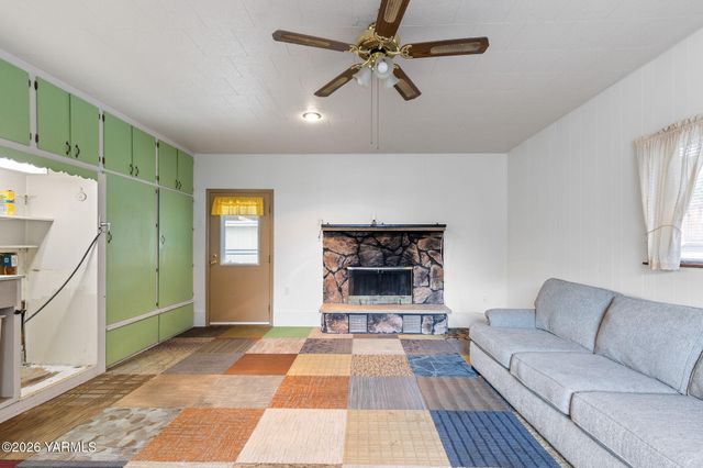 2404 Willow St, Yakima, WA 98902