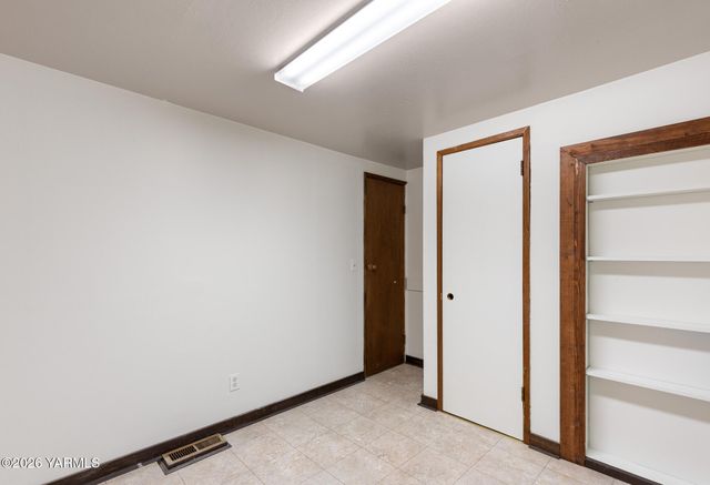 2404 Willow St, Yakima, WA 98902