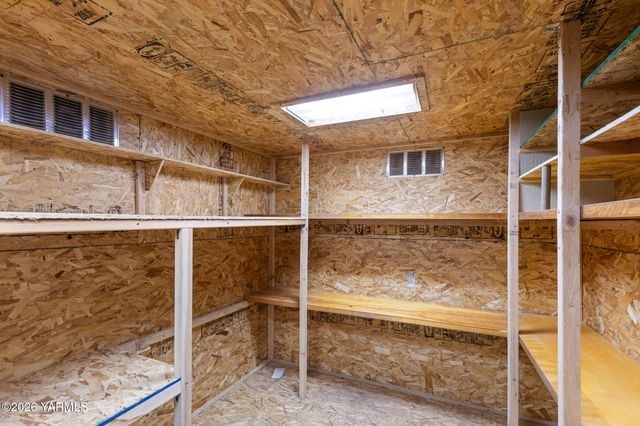 2404 Willow St, Yakima, WA 98902