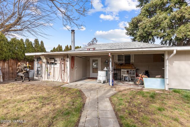 2404 Willow St, Yakima, WA 98902