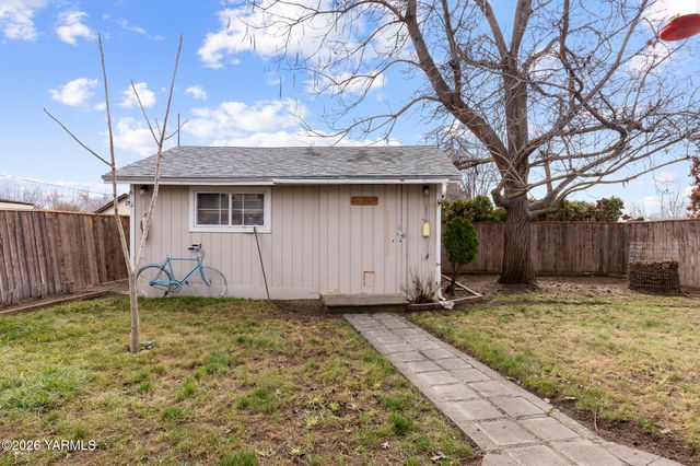 2404 Willow St, Yakima, WA 98902