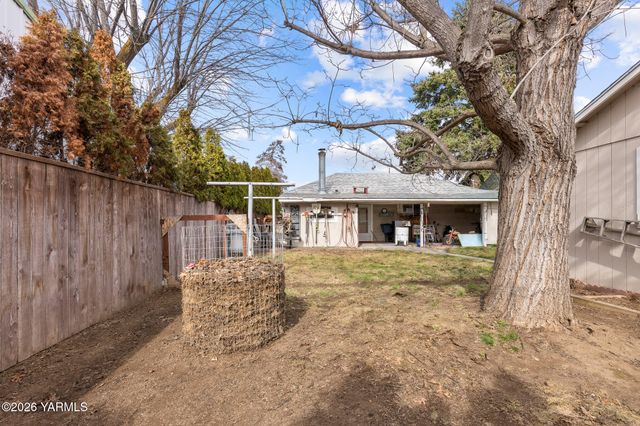 2404 Willow St, Yakima, WA 98902