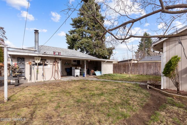 2404 Willow St, Yakima, WA 98902