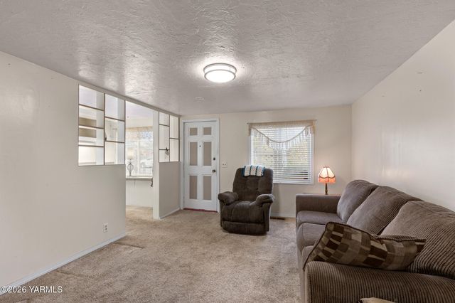 2404 Willow St, Yakima, WA 98902