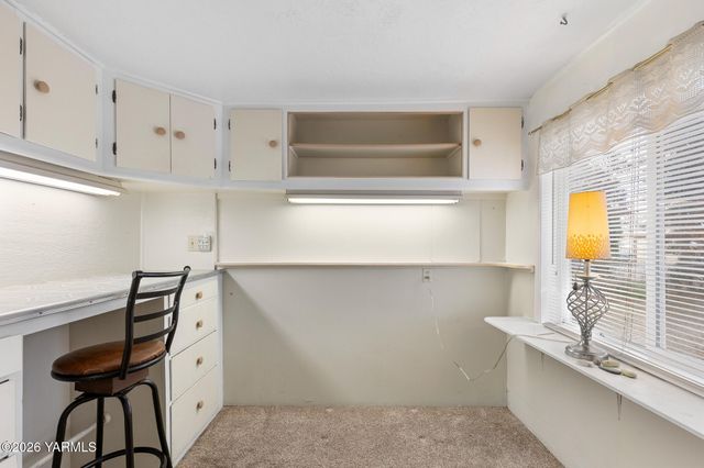 2404 Willow St, Yakima, WA 98902