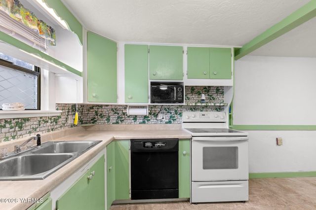 2404 Willow St, Yakima, WA 98902