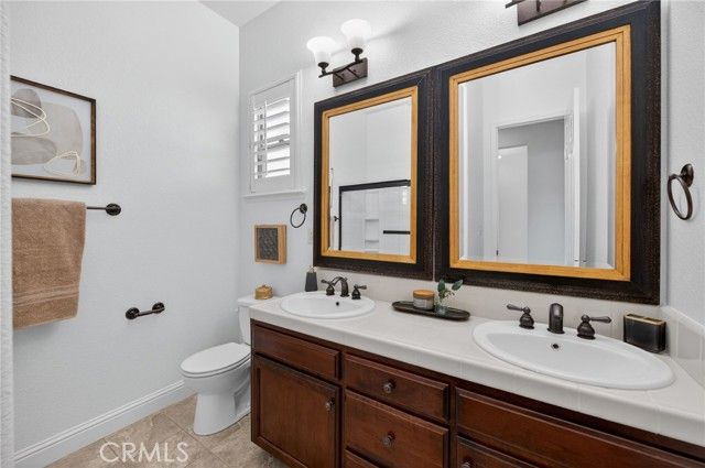 1563 E Via Mirasol, Fresno, CA 93730