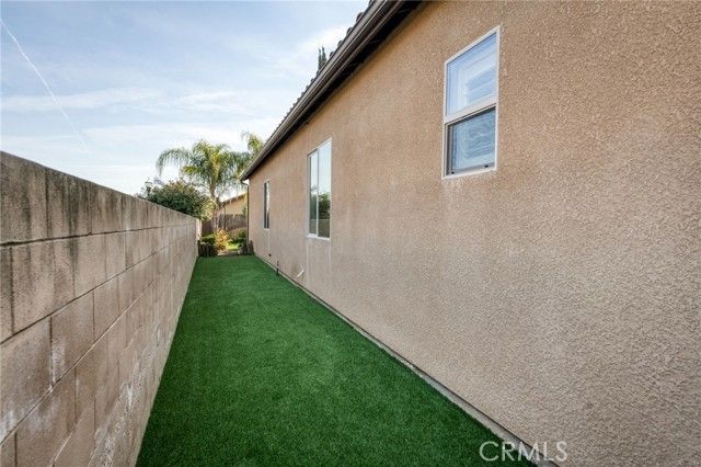 1563 E Via Mirasol, Fresno, CA 93730