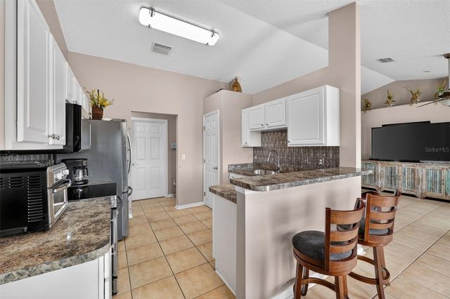 566 SW SEA HOLLY TERRACE, Port St Lucie, FL 34984