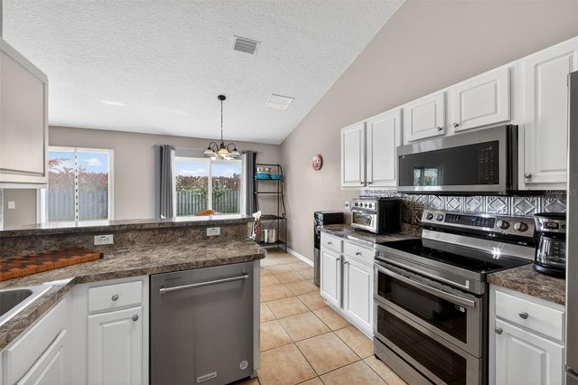 566 SW SEA HOLLY TERRACE, Port St Lucie, FL 34984