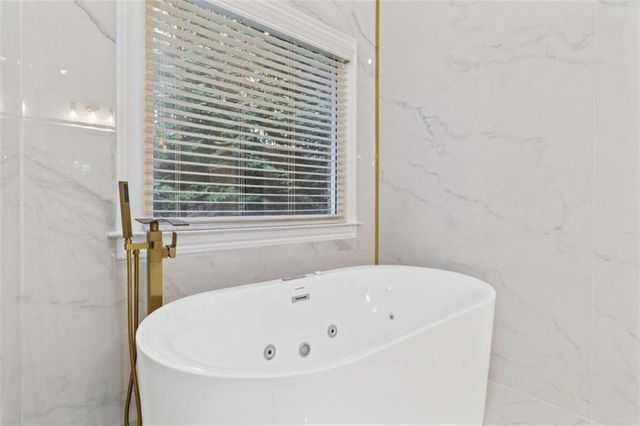 1711 Summit Glen Lane, Atlanta, GA 30329