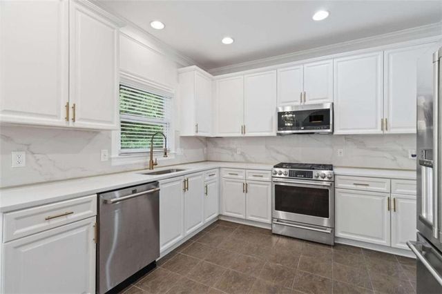 1711 Summit Glen Lane, Atlanta, GA 30329