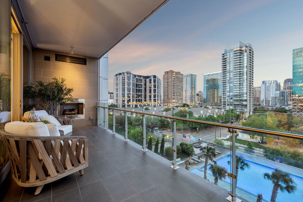 3130 N Harwood Street 907, Dallas, TX 75201