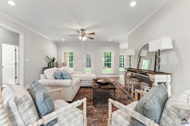215 Otters Ridge Drive, Kathleen, GA 31047