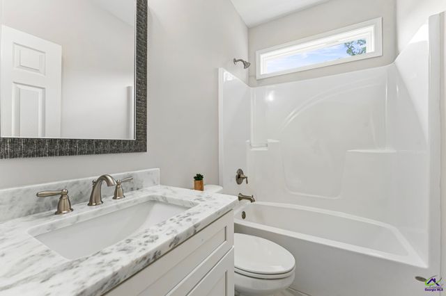 215 Otters Ridge Drive, Kathleen, GA 31047