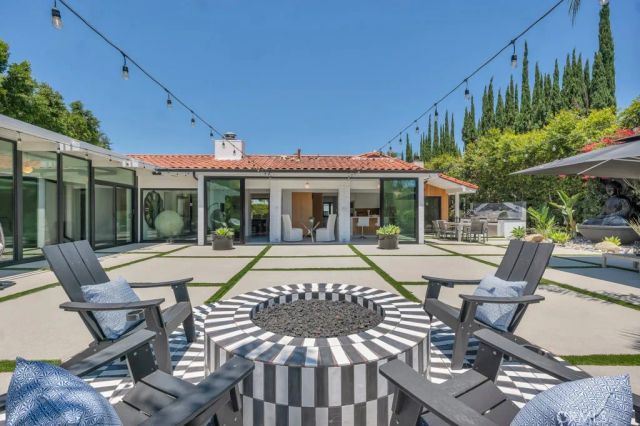 21520 Arcos, Woodland Hills, CA 91364