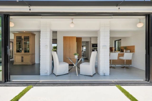 21520 Arcos, Woodland Hills, CA 91364