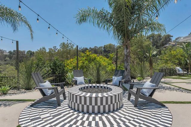 21520 Arcos, Woodland Hills, CA 91364