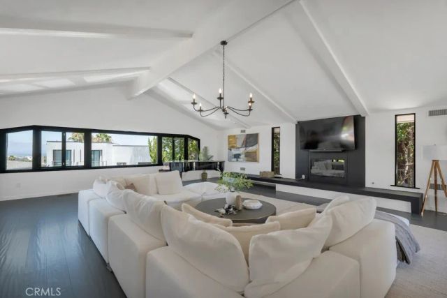 21520 Arcos, Woodland Hills, CA 91364