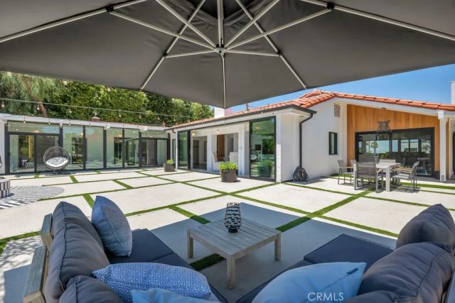21520 Arcos, Woodland Hills, CA 91364
