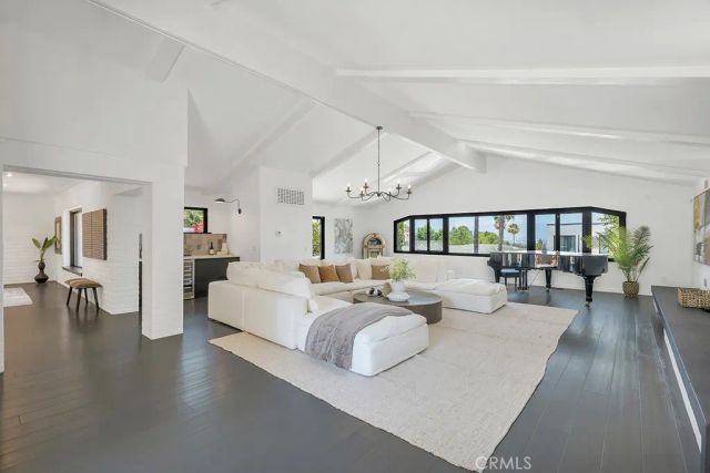 21520 Arcos, Woodland Hills, CA 91364