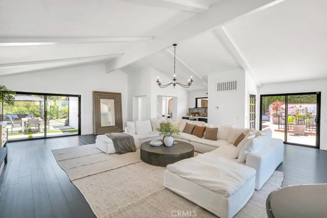 21520 Arcos, Woodland Hills, CA 91364