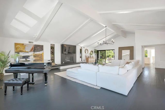 21520 Arcos, Woodland Hills, CA 91364