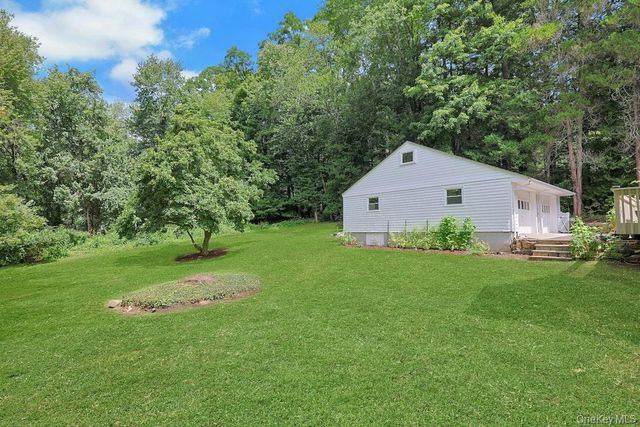 8 Rosehill Drive, Armonk, NY 10504