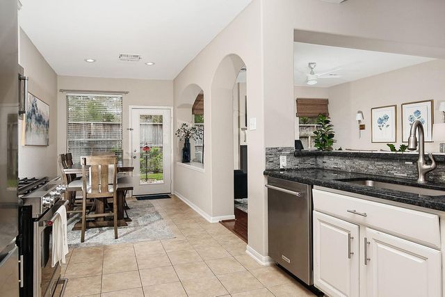 42 Alderon Woods Place, The Woodlands, TX 77382