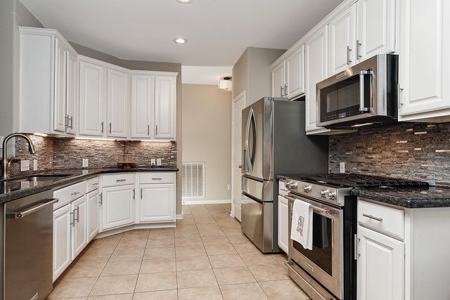 42 Alderon Woods Place, The Woodlands, TX 77382