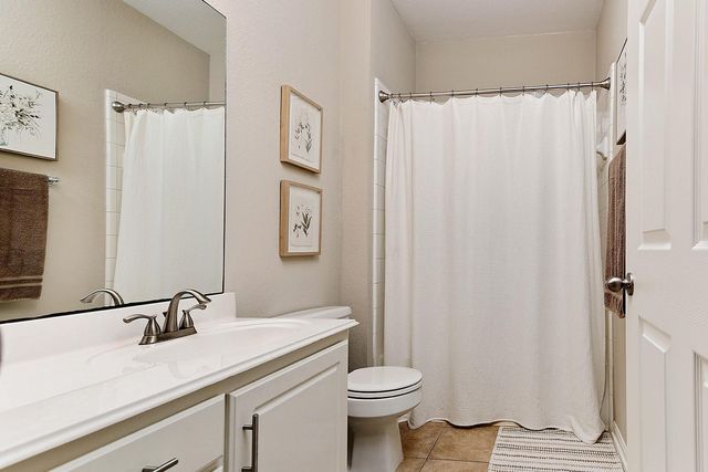 42 Alderon Woods Place, The Woodlands, TX 77382