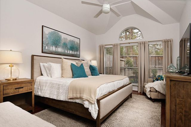 42 Alderon Woods Place, The Woodlands, TX 77382