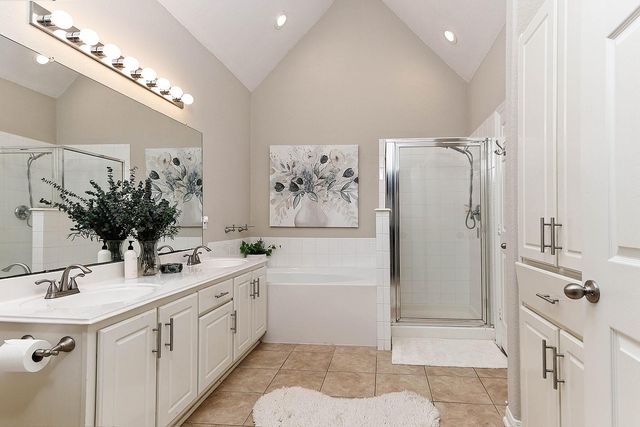 42 Alderon Woods Place, The Woodlands, TX 77382