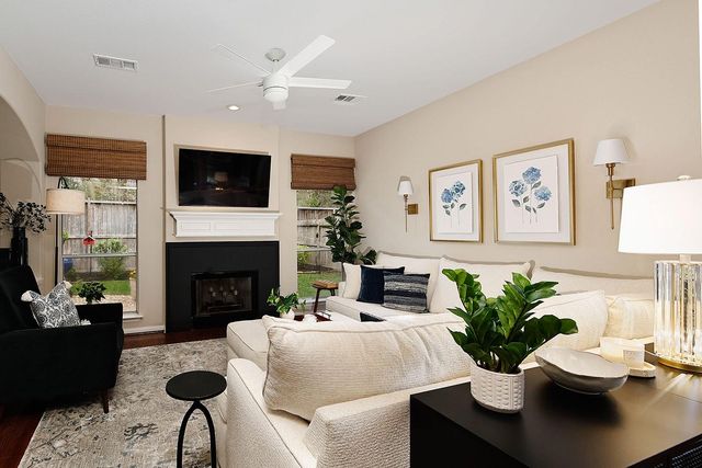 42 Alderon Woods Place, The Woodlands, TX 77382