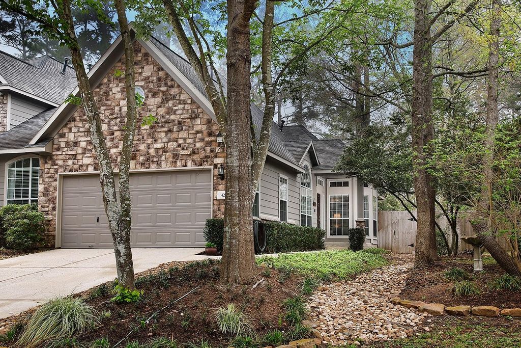 42 Alderon Woods Place, The Woodlands, TX 77382