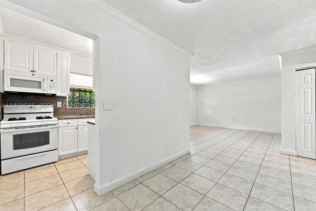 1245 W 24th St 223, Hialeah, FL 33010