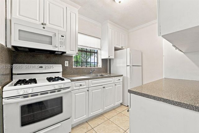 1245 W 24th St 223, Hialeah, FL 33010